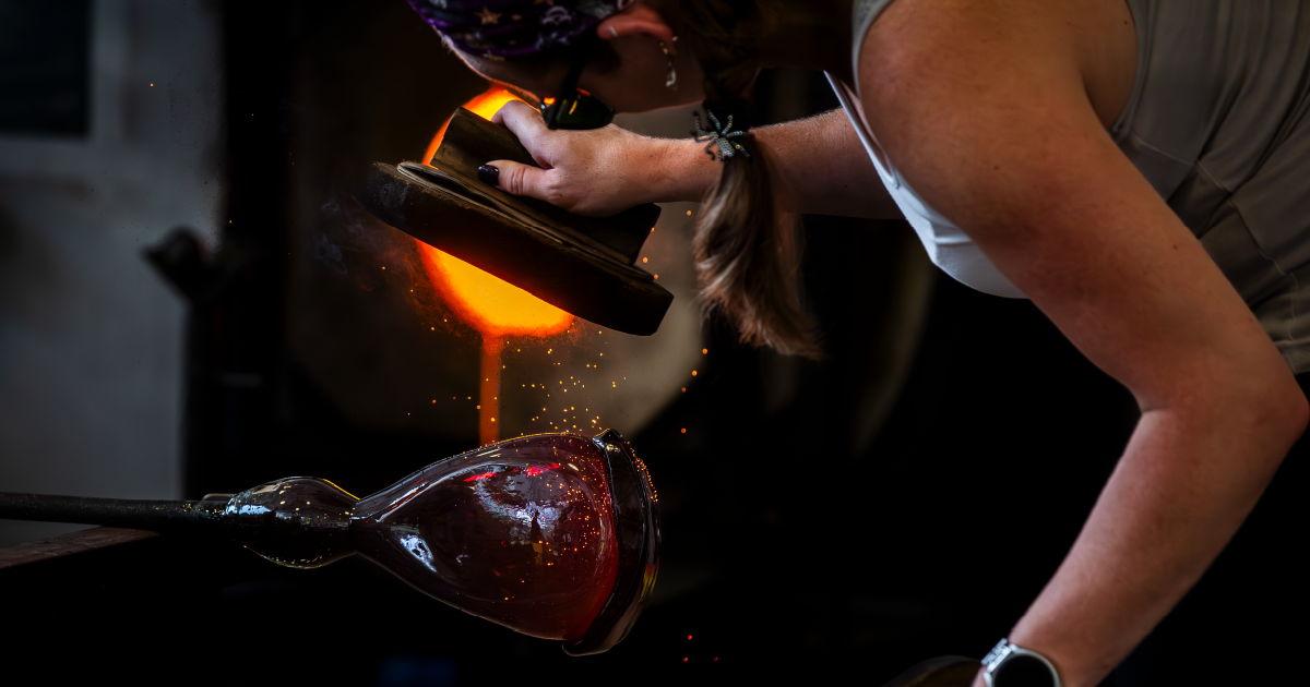 Glass student works in the Glick Glass Center.