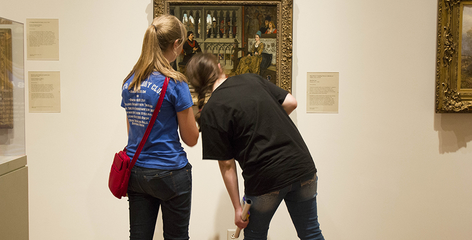 art history students visit an art studio