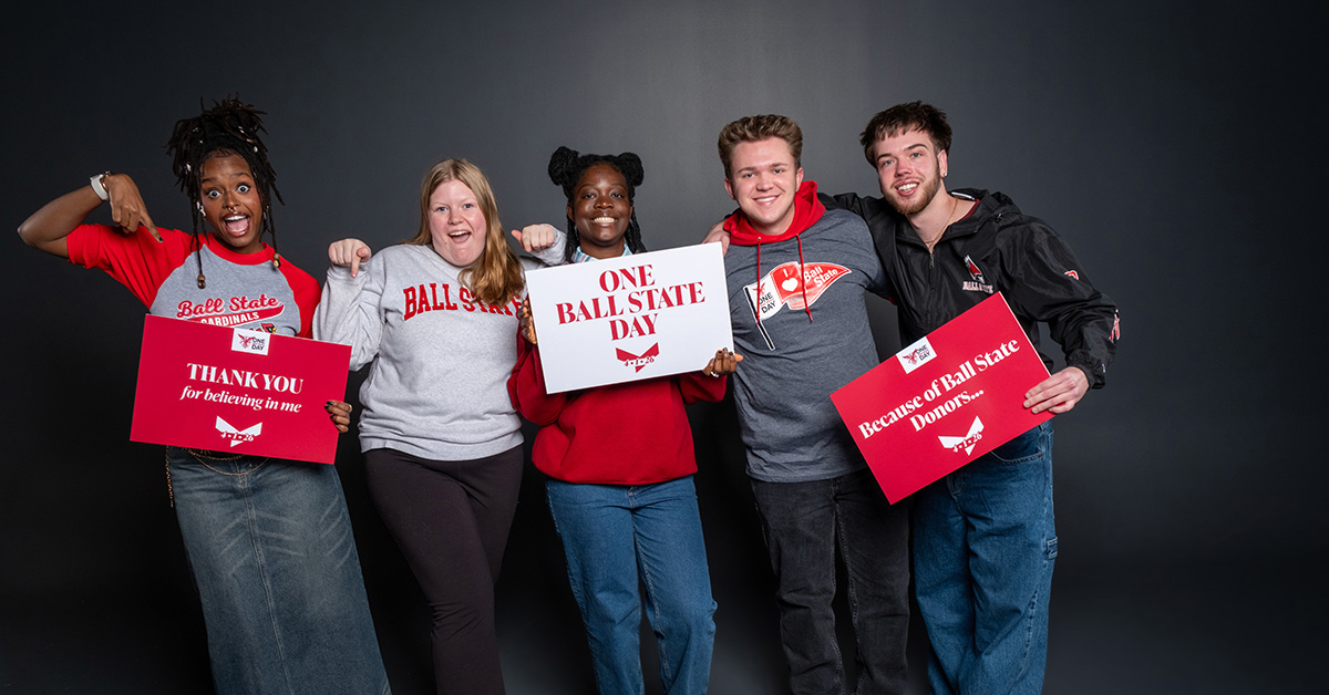 Picture of Students Thanking Donors on One Ball State Day