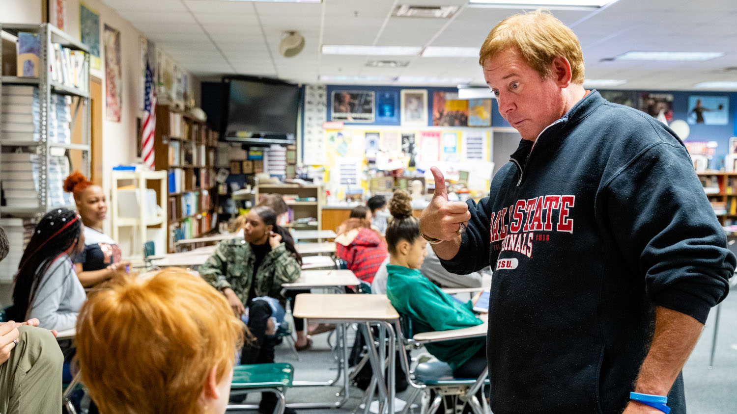 Larry Leonhardt speaking with a student in a classroom
