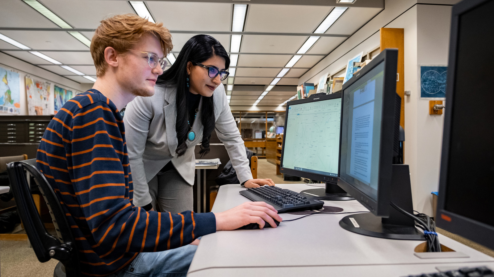 Economics bachelor's students working in a computer lab at Bracken Library in Muncie, Indiana