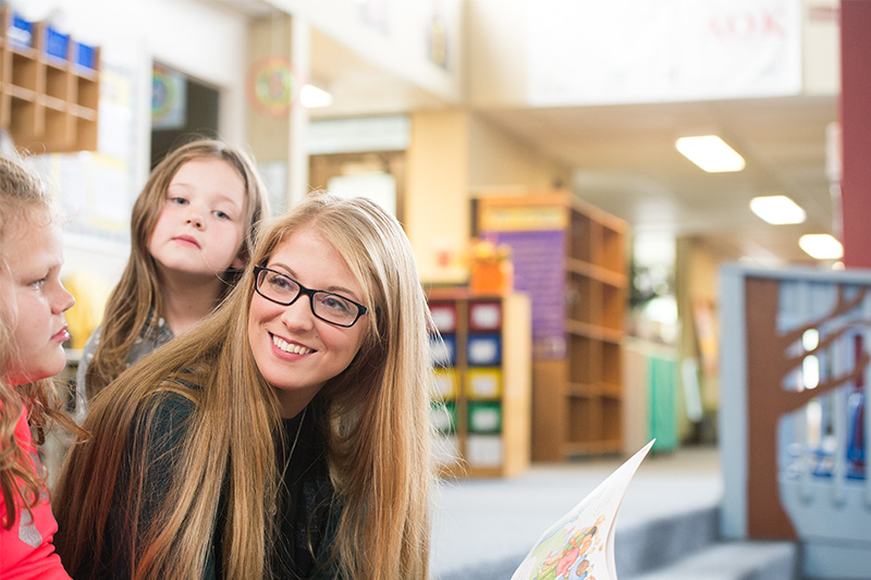 Student teacher reading to students.