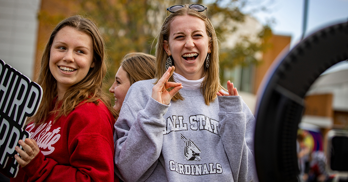  two ball state students at homecoming